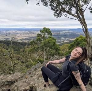 Meet your Posher, Chloe